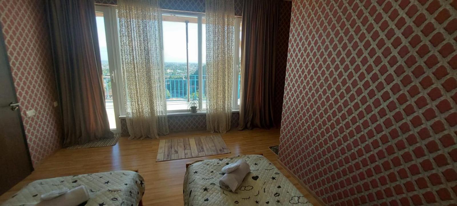 Panorama In Kutaisi Hostel Rom bilde