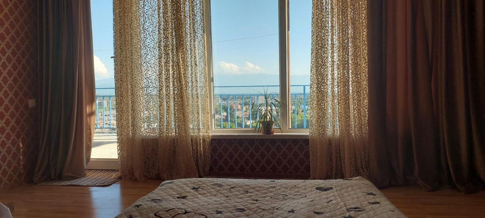 Panorama In Kutaisi Hostel Rom bilde